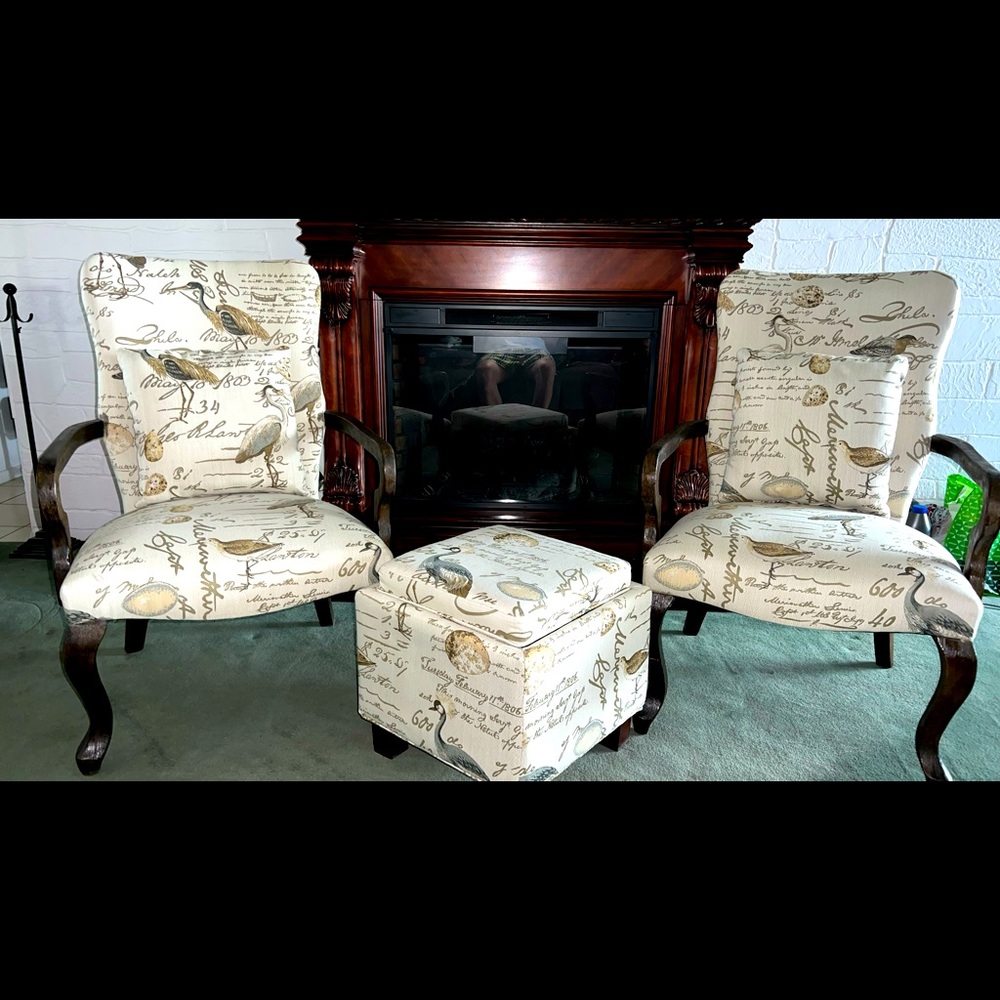 2 Chairs Wood & 1 Ottoman ‘used’